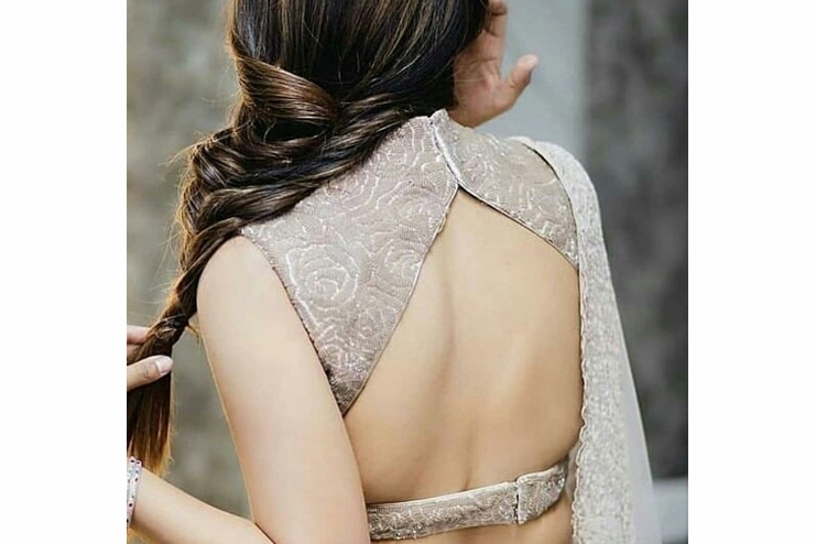Backless-Blouse-Design-With-A-keyhole