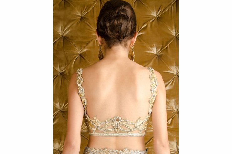 Backless-Blouse-Design-With-Lace-Straps
