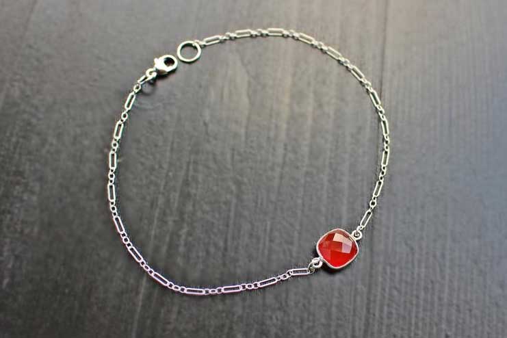Single-gemstone-bracelet