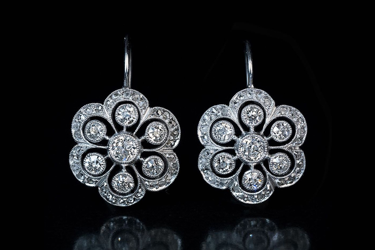 Diamond-floral-stud-earrings