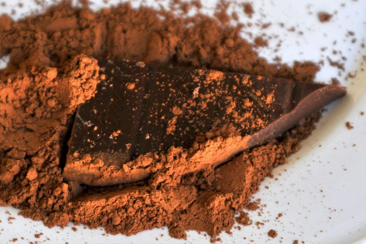 Cocoa-powder-and-milk