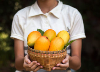 Homemade-Mango-Face-Packs