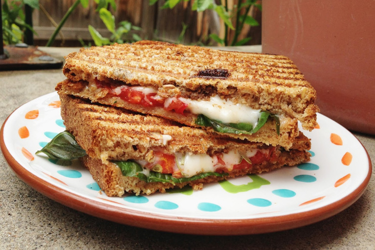 Veg-sandwich-with-whole-gra