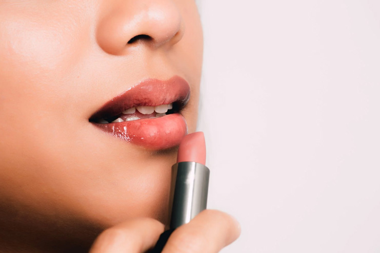 Avoid-lipstick-bleeding
