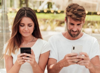 Toxic-effects-of-texting-habits-in-a-relationship