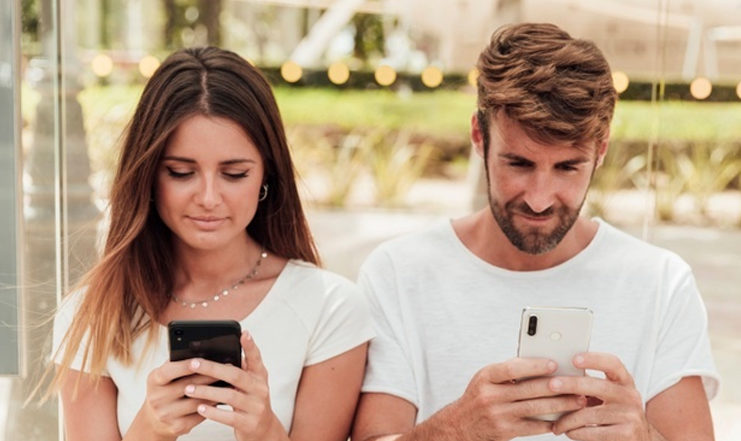 Toxic-effects-of-texting-habits-in-a-relationship