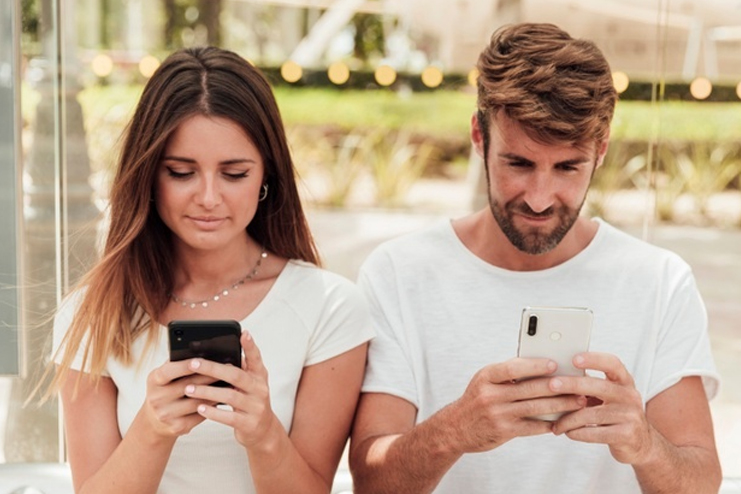 Toxic-effects-of-texting-habits-in-a-relationship