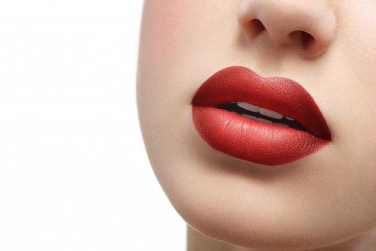 Woman-with-plumpy-upper-and-lower-lips