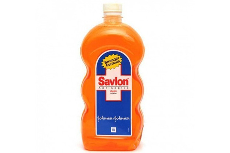 Hand-sanitizer-with-savlon
