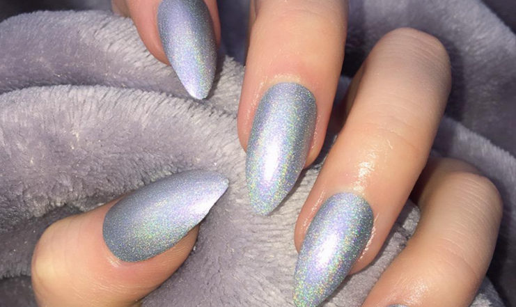 Holographic-Nail-Polishes-in-India