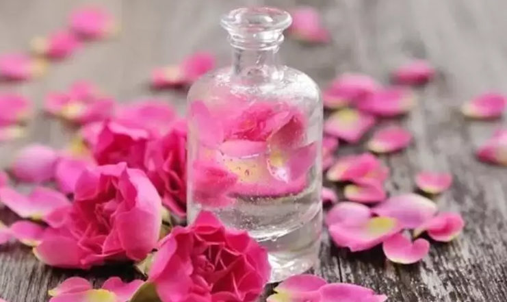 Rose-water-for-hair