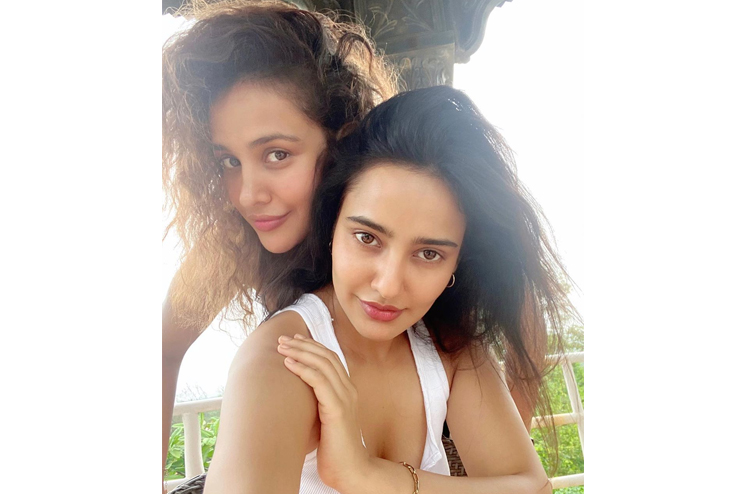 Neha-sharma-and-Aisha-Sharma