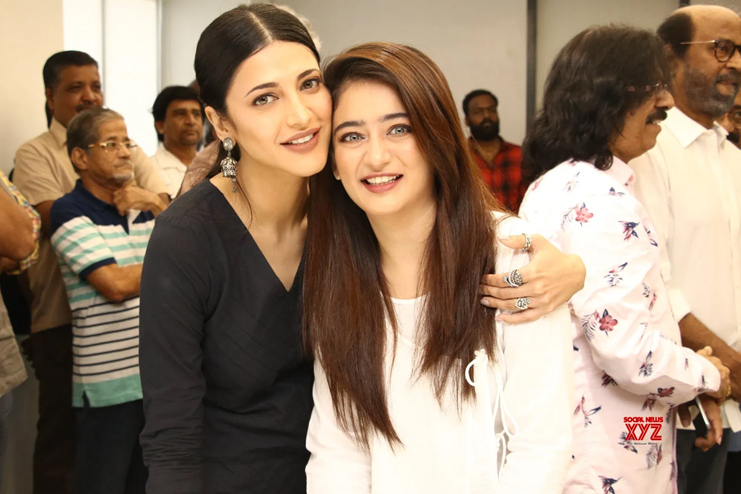 Shruti-Hassan-and-Akshara-Hassan