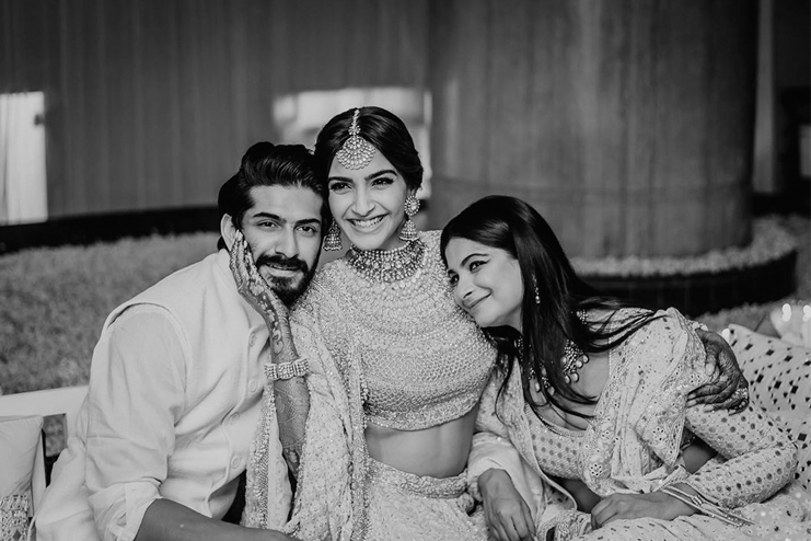 Sonam-Kapoor-and-Rhea-Kapoor