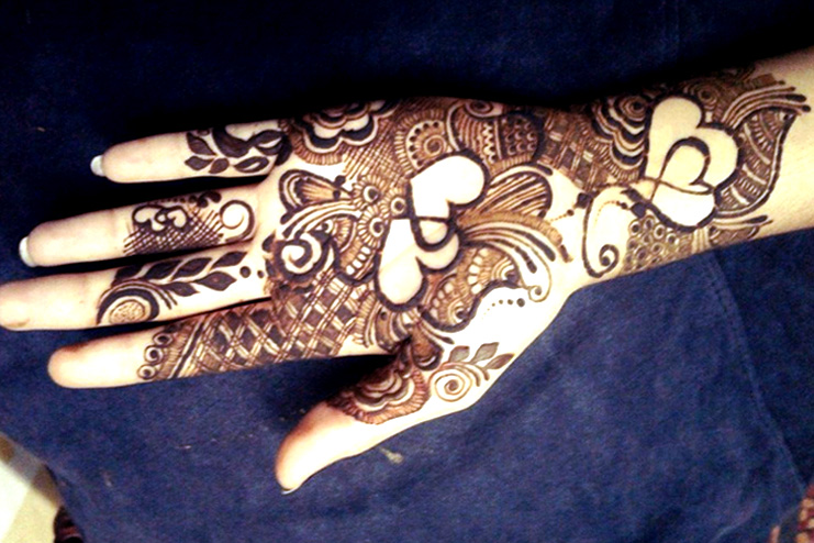 Double-Heart-Shaped-Mehndi