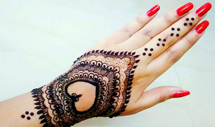 Heart-Shaped-Mehndi-Designs