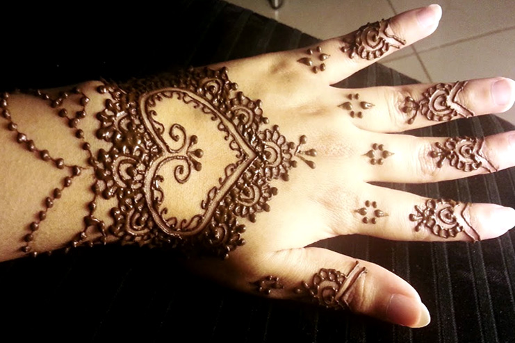 Heart-Shaped-Mehndi-Designs-for-Wedding