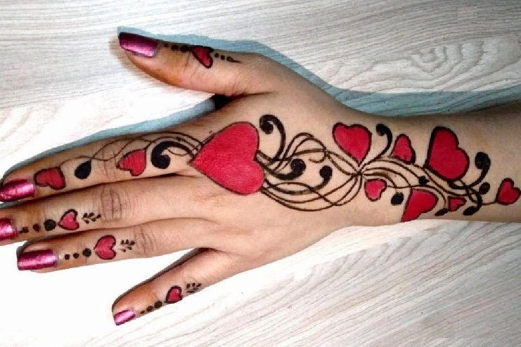 Heart-Shaped-Mehndi-designs-with-colours