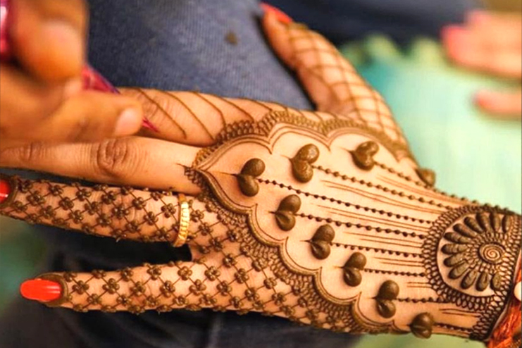Heart-shaped-hangings-With-Mehndi