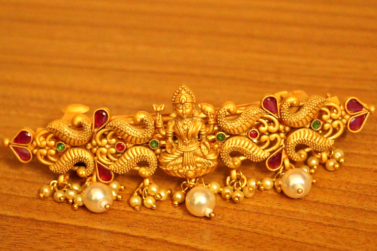 Armlet-with-temple-designs