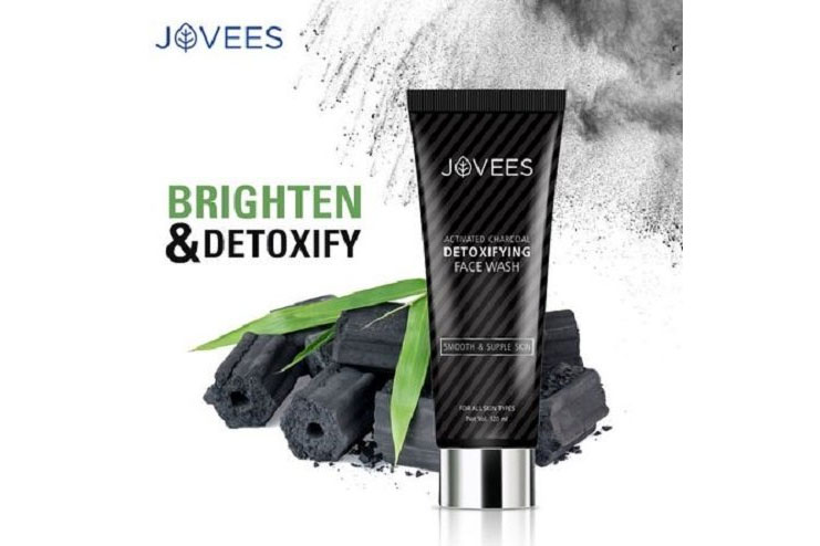 Jovees Activated Charcoal Detoxifying Face Wash