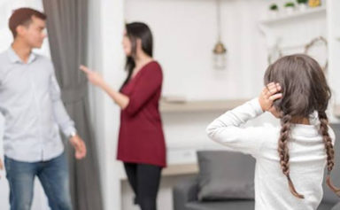 Parents-fighting-in-front-of-child