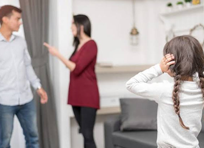 Parents-fighting-in-front-of-child