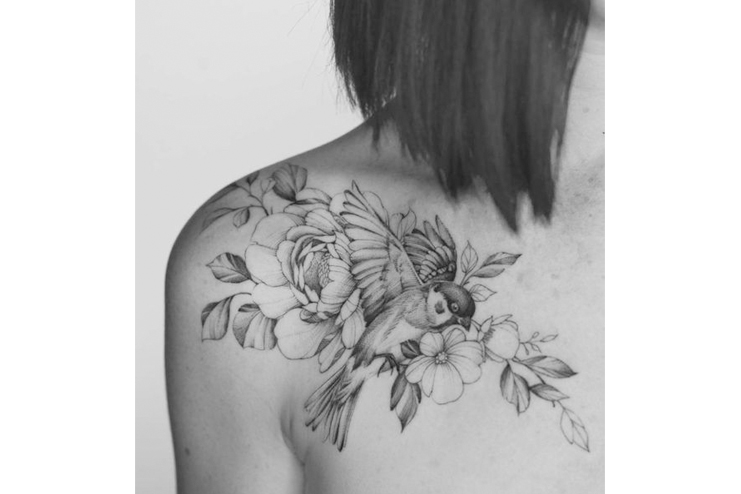 Shoulder-spread-hummingbird-tattoo