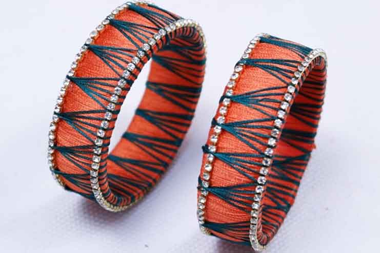 Zig zag design thread bangles