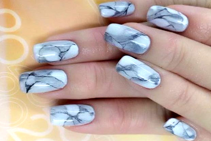 Black-and-white-marble-nail-art