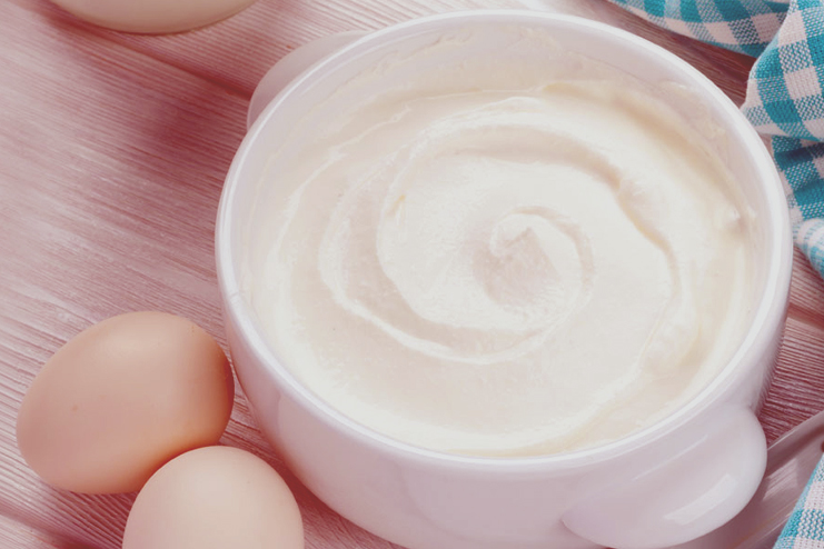 Egg-yogurt-protein-mask
