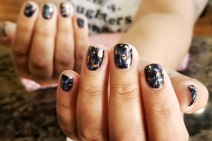 Glitter-marble-nail-art