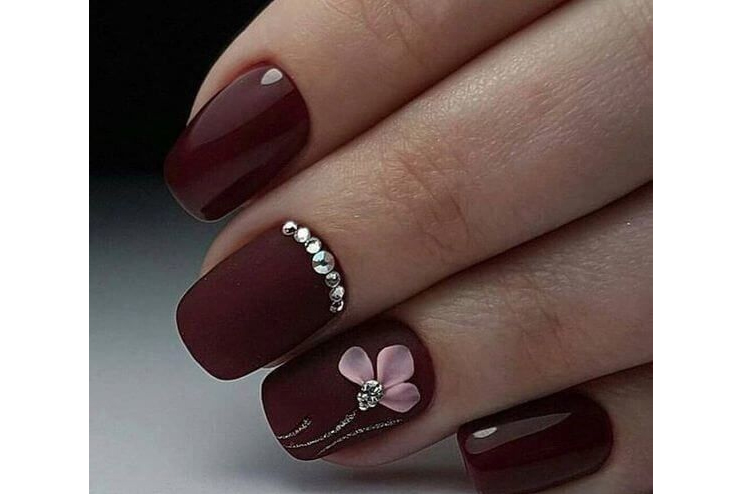 Half-bloom-flower-bridal-nail-art