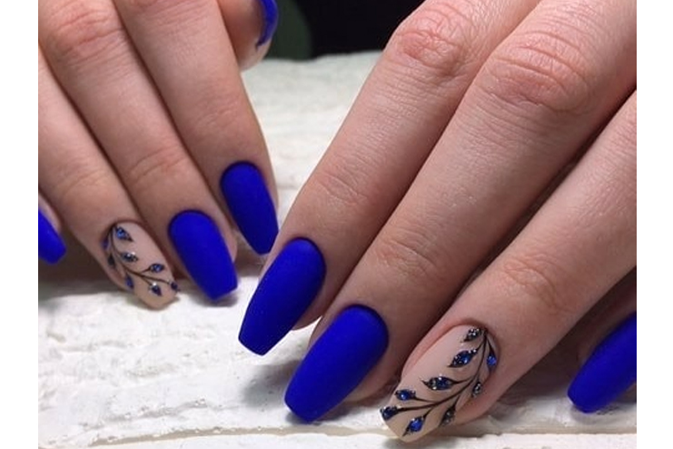 Leaf-bridal-nail-art