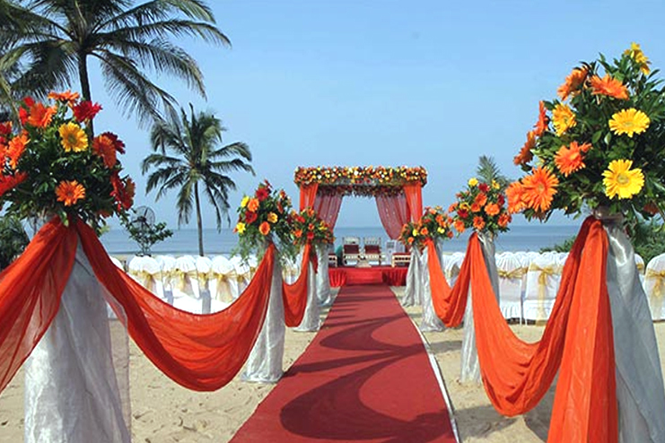 Traditional Entrance and Decor
